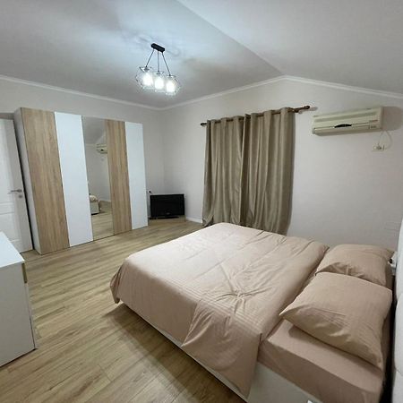 City Center Apartment Тирана Екстериор снимка